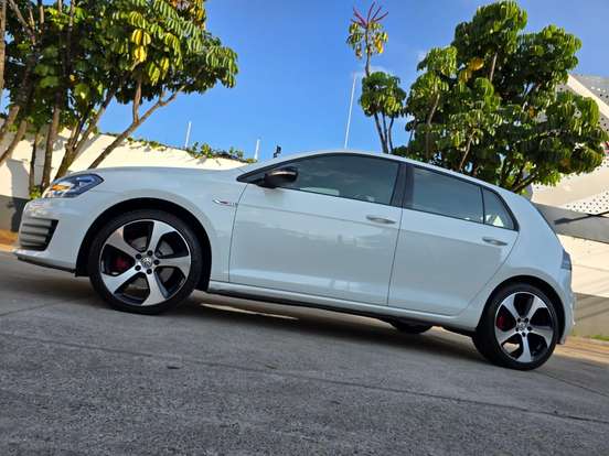 VOLKSWAGEN-GOLF-2.0 TSI GTI 16V TURBO GASOLINA 4P AUTOMÁTICO VOLKSWAGEN-GOLF-2017