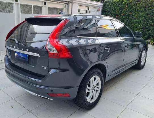 VOLVO-XC60-2016
