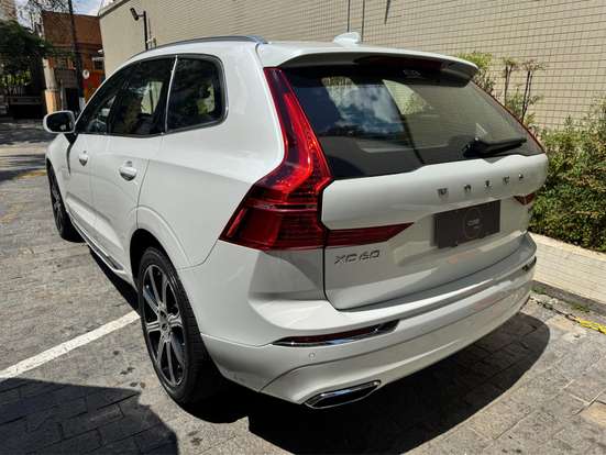 VOLVO-XC60-2018