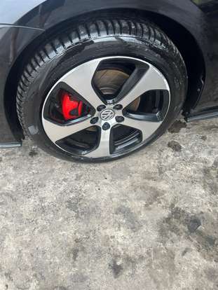 VOLKSWAGEN-GOLF-2015