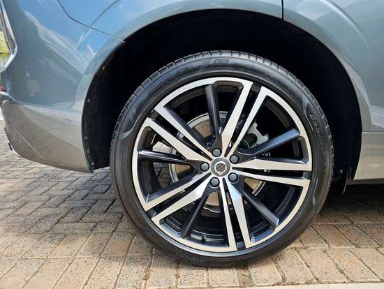 VOLVO-XC60-2018
