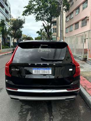 VOLVO-XC90-2020