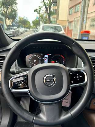 VOLVO-XC90-2020