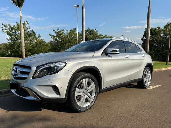 MERCEDES-BENZ-GLA 200-2017