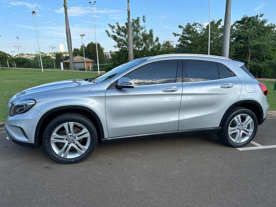 MERCEDES-BENZ-GLA 200-2017