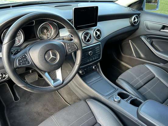 MERCEDES-BENZ-GLA 200-2017