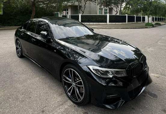 BMW-330e-2021
