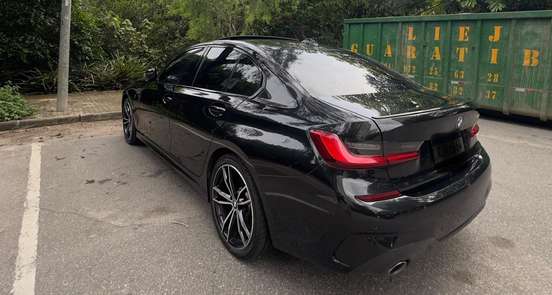 BMW-330e-2021