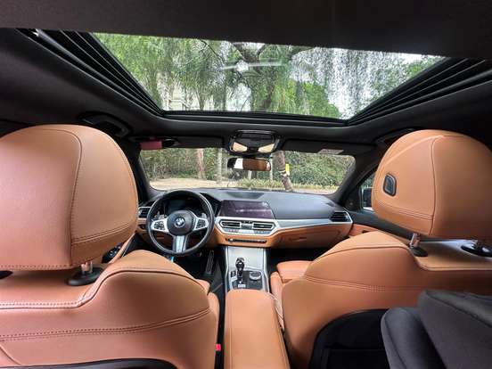 BMW-330e-2021