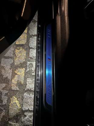 BMW-330e-2021