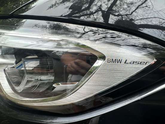 BMW-330e-2021