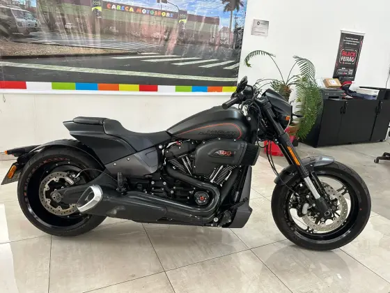 HARLEY-DAVIDSON SOFTAIL FXDR 114 