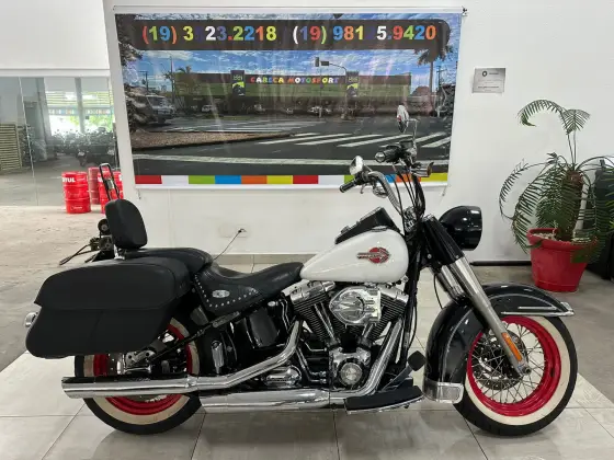 HARLEY-DAVIDSON ROAD KING CLASSIC 