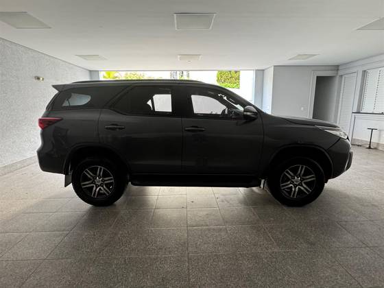 TOYOTA HILUX SW4 2.7 SR 7 LUGARES 4X2 16V FLEX 4P AUTOMÁTICO