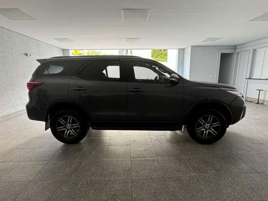 TOYOTA-HILUX SW4-2.7 SR 7 LUGARES 4X2 16V FLEX 4P AUTOMÁTICO TOYOTA-HILUX SW4-2017
