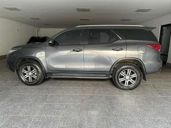 TOYOTA-HILUX SW4-2.7 SR 7 LUGARES 4X2 16V FLEX 4P AUTOMÁTICO TOYOTA-HILUX SW4-2017