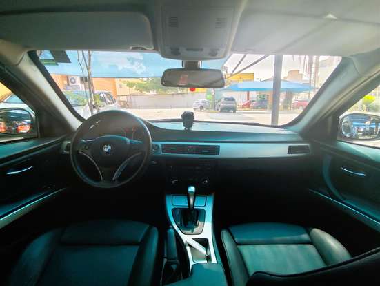 BMW-320i-2010