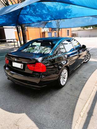 BMW-320i-2010