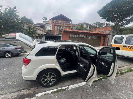 FIAT-FREEMONT-2.4 PRECISION 16V GASOLINA 4P AUTOMÁTICO FIAT-FREEMONT-2015
