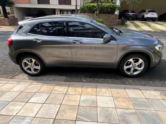 MERCEDES-BENZ-GLA 200-2017