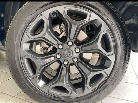 RAM-1500-5.7 V8 GASOLINA LIMITED NIGHT EDITION CD 4X4 AUTOMÁTICO RAM-1500-2023