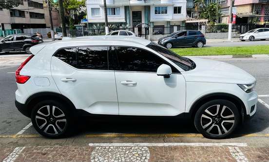 VOLVO-XC40-2020