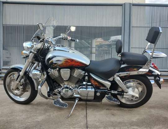 HONDA-VTX 1800C-2006