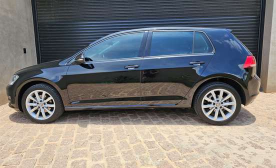 VOLKSWAGEN-GOLF-2015