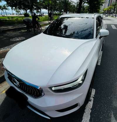 VOLVO-XC40-2020