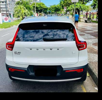 VOLVO-XC40-2020