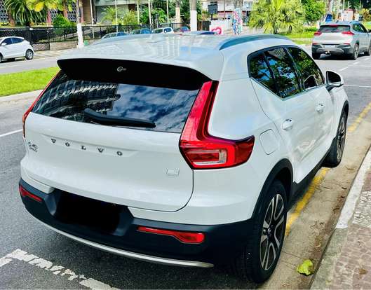 VOLVO-XC40-2020