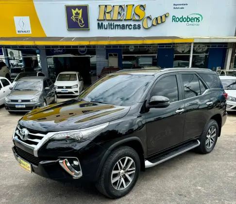 TOYOTA HILUX SW4 2.8 SRX 4X4 7 LUGARES 16V TURBO INTERCOOLER DIESEL 4P AUTOMÁTICO