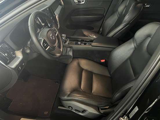VOLVO-XC60-2018