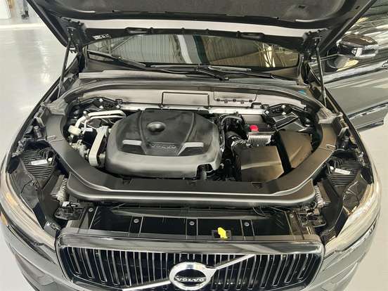 VOLVO-XC60-2018