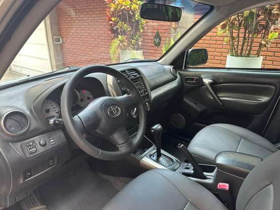 TOYOTA-RAV4-2004