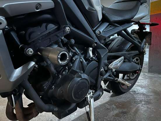 TRIUMPH-STREET TRIPLE 675 ABS-2015