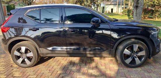 VOLVO-XC40-2018