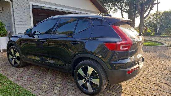 VOLVO-XC40-2018
