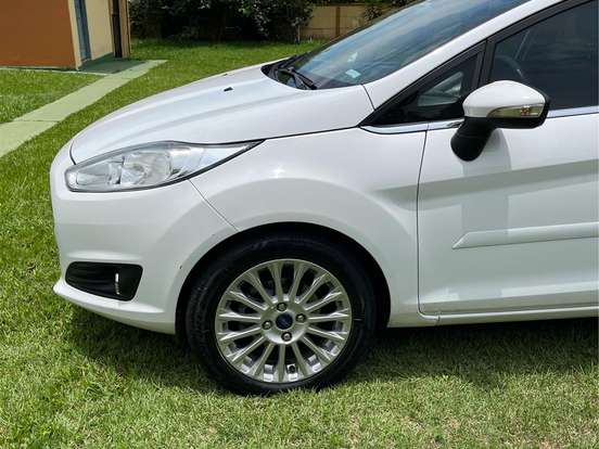 FORD-FIESTA-1.6 TITANIUM PLUS HATCH 16V FLEX 4P POWERSHIFT FORD-FIESTA-2016