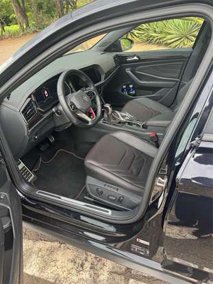 VOLKSWAGEN-JETTA-2023