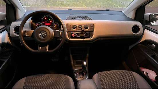 VOLKSWAGEN-UP-1.0 MPI MOVE UP 12V FLEX 4P AUTOMATIZADO VOLKSWAGEN-UP-2015