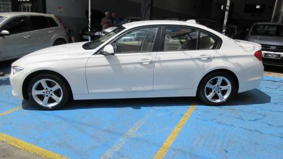 BMW-320i-2013