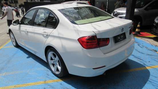 BMW-320i-2013