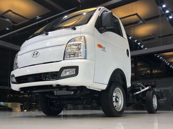 HYUNDAI-HR-2.5 TURBO DIESEL CS 4WD MANUAL HYUNDAI-HR-2023