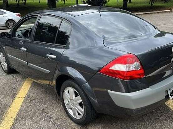 RENAULT-MEGANE-2.0 DYNAMIQUE SEDAN 16V GASOLINA 4P AUTOMÁTICO RENAULT-MEGANE-2008
