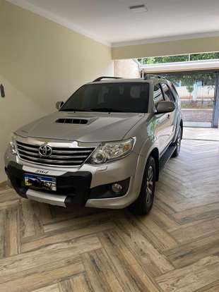 TOYOTA-HILUX SW4-3.0 SRV 4X4 16V TURBO INTERCOOLER DIESEL 4P AUTOMÁTICO TOYOTA-HILUX SW4-2015