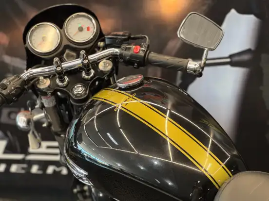 TRIUMPH-THRUXTON-2014