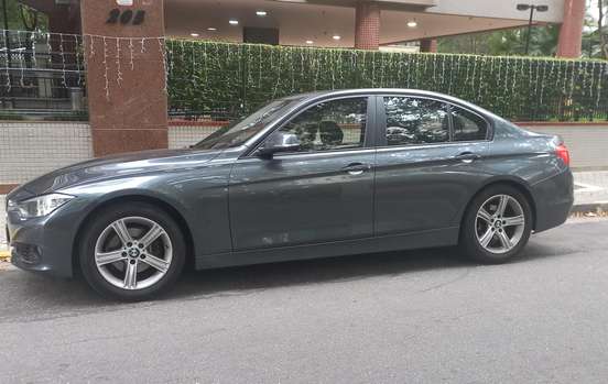 BMW-320i-2013