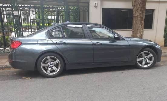 BMW-320i-2013