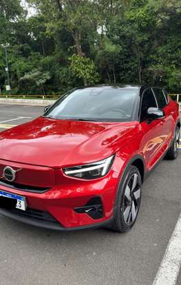 VOLVO-C40-2022